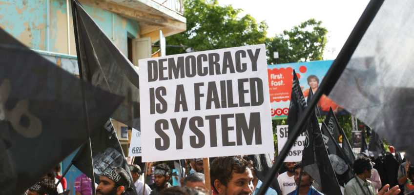 Moral und Terror - Öffentliche Antidemokratie und Pro Sharia Demonstration im Jahr 2014 auf den Malediven